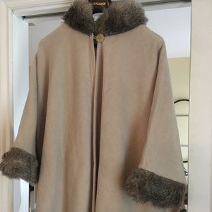 Parkhurst faux fur trim fleece cape beige Never Worn